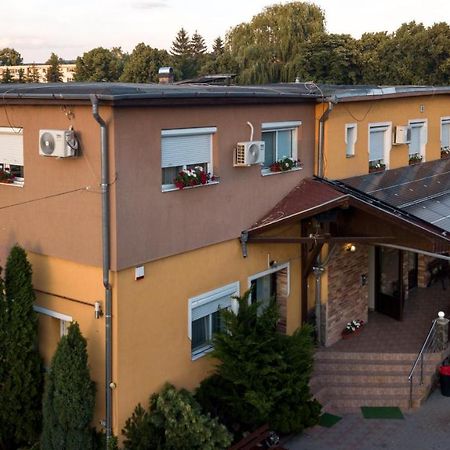 Hotel Tranzit Odorheiu Secuiesc Zewnętrze zdjęcie